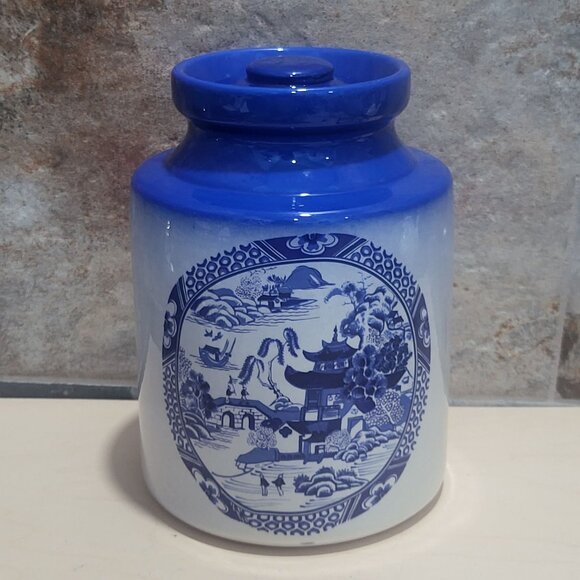 Vintage Blue Willow Cannister with Lid Storage Jar Small - Picture 1 of 10